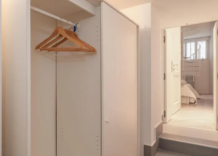 Elegant Duplex With Modern Design In * Milão