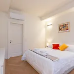 Elegant Duplex With Modern Design In Апартаменты