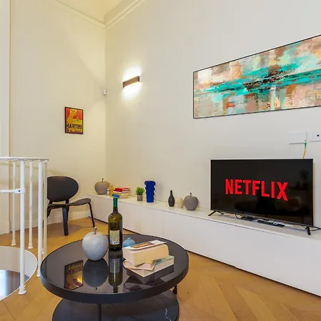 Elegant Duplex With Modern Design In Mailand